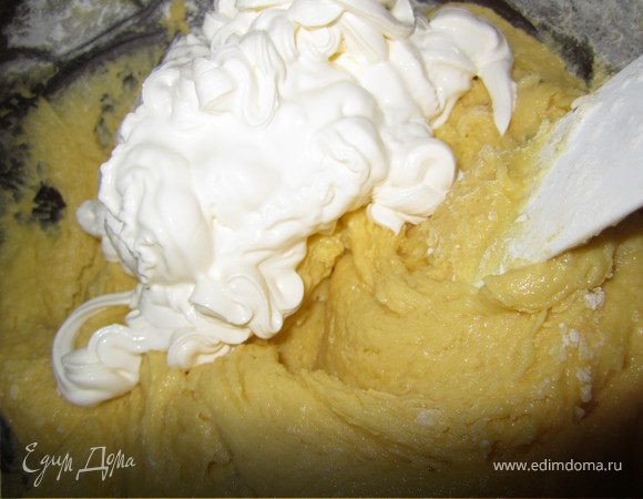 В самом конце добавить сметану.