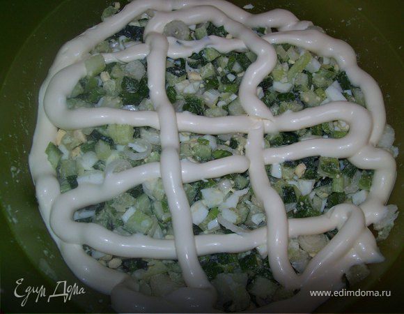 солим, перчим и добавляем майонез, перед подачей охладить