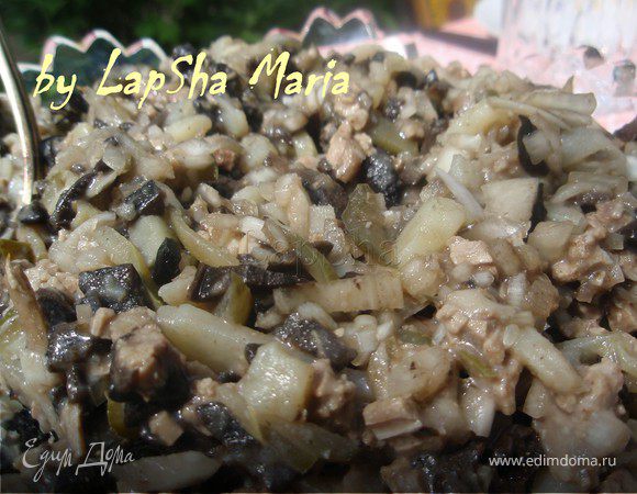 Смешать все ингредиенты, добавить майонез, свежемолотый перец, немного сухого базилика. И вот он готов! Приятного аппетита!