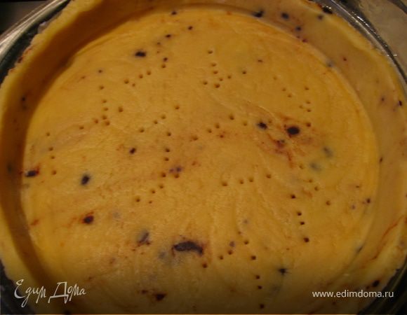 Из охлажденного теста испечь невысокую тарталетку. Из полученного ко-ва теста. вышло 4 шт. среднего размера.