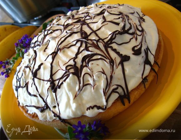 Далее взбитые сливки, и немного шоколада. Отправляем тортик охлаждаться, а затем со спокойной душой и большим удовольствием угощаемся! :))