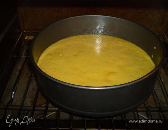 Выпекаем в смазанной маслом разъемной форме около 20 мин при 180 гр.