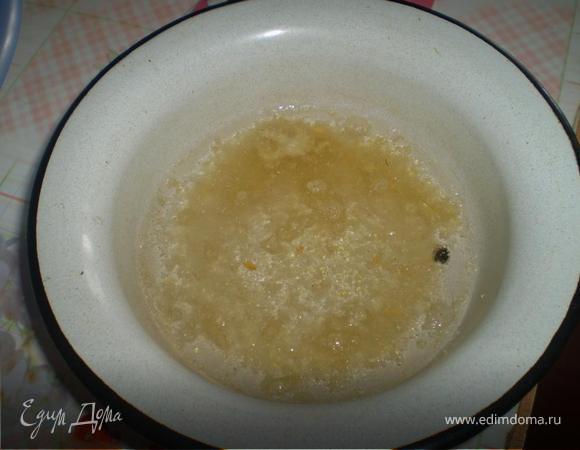 В холодной воде замачиваем желатин