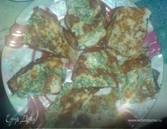 складывать слоями,на тарелку с зеленью,чередуя:полоска омлета+кабачок+помидор+баклажан+помидор+омлет