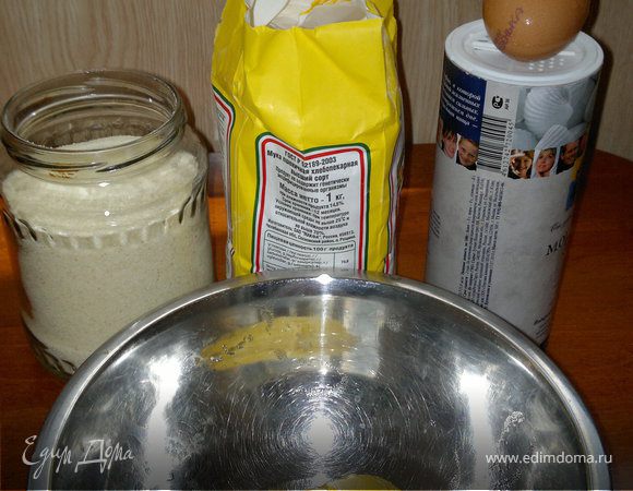 Картофельный кнедлик:
Сварить картофель в мундире(я приготовила в пароварке). Натереть на терке или помять вилкой картофель, добавить остальные ингредиенты, все перемешать.