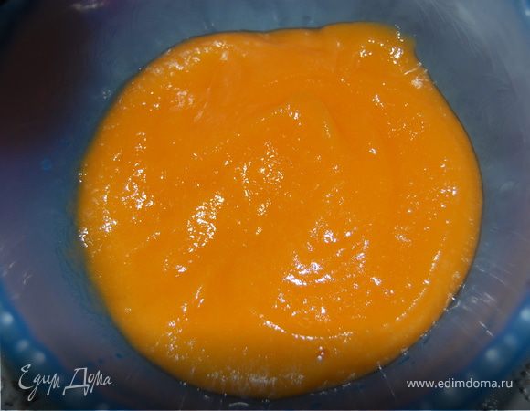 У меня была тыква из морозилки. Я ее разморозила и в блендере превратила в пюре.