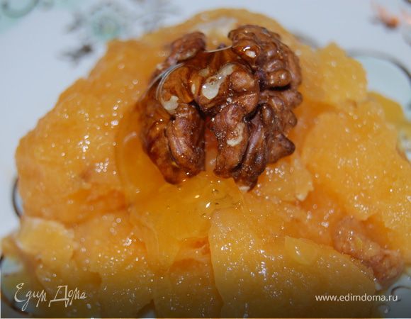 Подаем, украсив грецким орехом и полив жидким мёдом! Сказочно вкусно! Приятного аппетита!