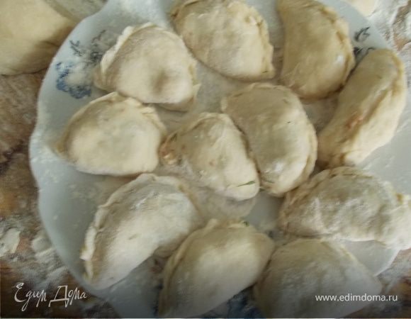 слепить варенники и варить их  в подсоленной кипящей воде 7минут