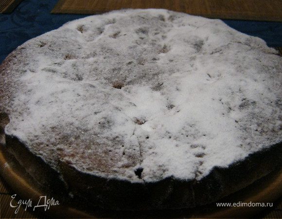 Остывший пирог,(но ещё тёплый) посыпаем сахарной пудрой!!!