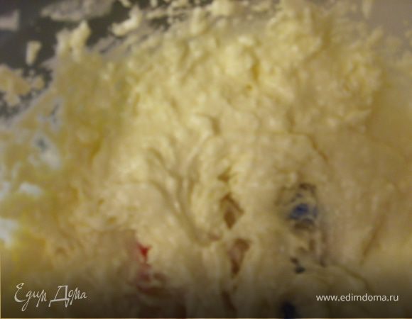 Постепенно добавлять размягченное масло