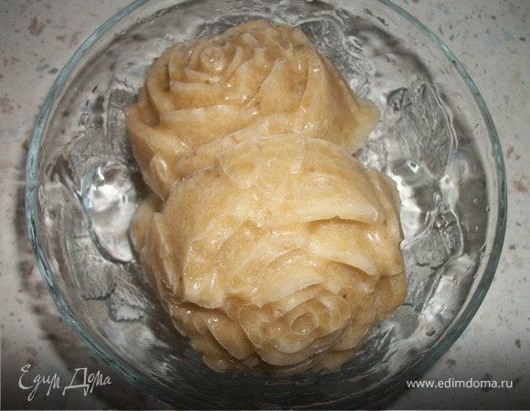 Если  подержать  в  морозилке чуть  дольше получается вкусное фруктовое мороженое.