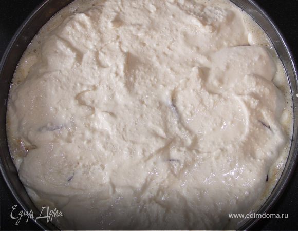 Сверху остатки творожного теста.Опять же оставляем 0.5 до края..