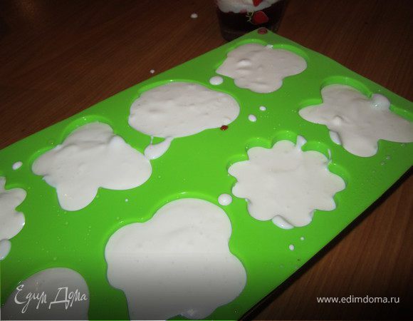 Залить творожное желе.
Поставить в холодильник на 1-2 часа.