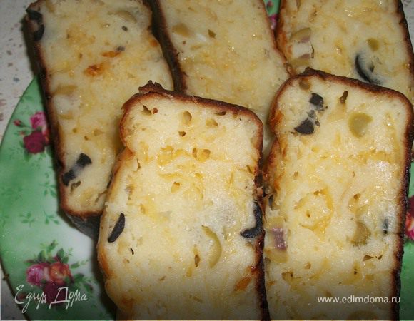 Тесто выложить в форму,выстеленную пергаментом и смазанную маслом.Выпекать 20-30 минут 