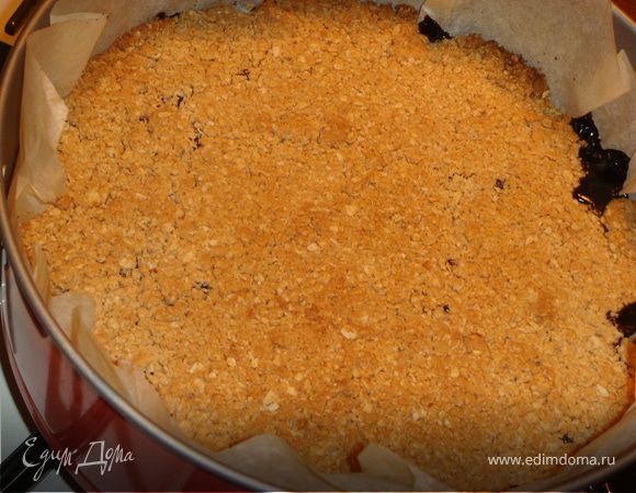 Выпекать 30-40мин. До золотистости. Затем достать из духовки и дать полностью остыть, прежде чем нарезать.