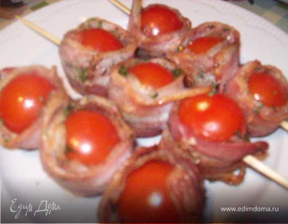 подавать горячим..) Данные шашлычки можно готовить и в микроволновке и в духовке, гладное, не забывайте замачивать шпажки.)