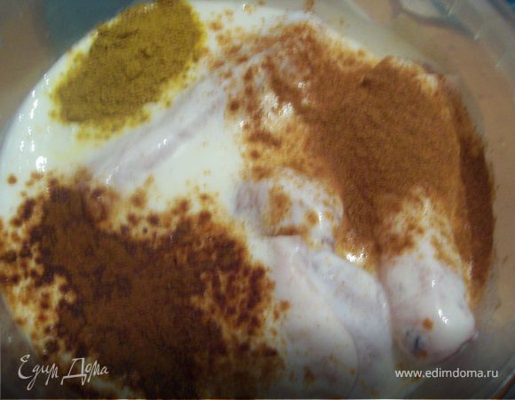 добавляем карри, паприку, красный перец, щедро солим (но не пересолите...пробуйте)