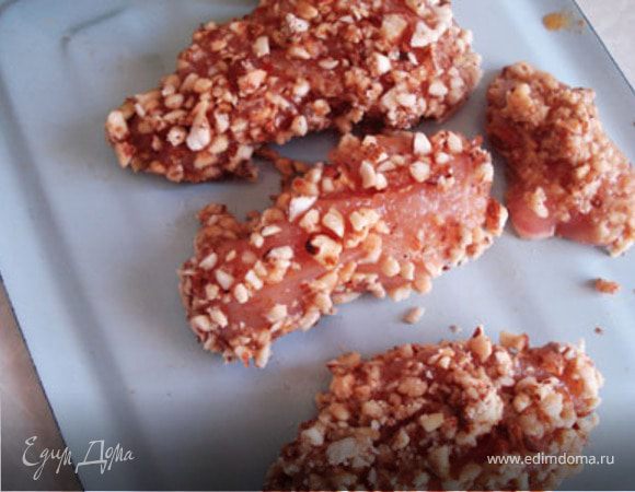 Приготовить панировки. 1-смешать аджику, горчицу, сахар и немного воды.2-лезьон (размешать 1 яйцо).3-размолоть орехи. Запанировать мясо. Сначала в 1, потом 2, потом 3 панировки.
