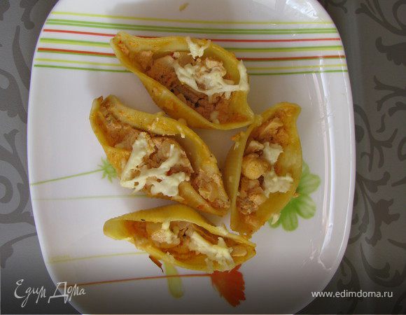 Форму для запекания накрыть фольгой и ставим в разогретую духовку до 180 гр. на 15 минут. Готово ! Приятного аппетита.