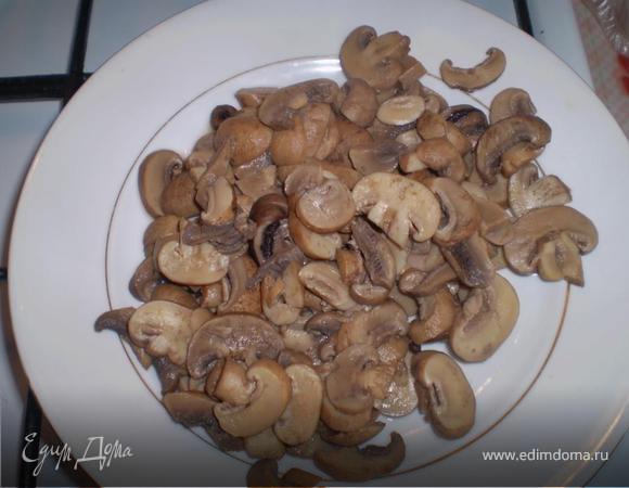 Шампиньоны вытаскиваем из воды и остужаем