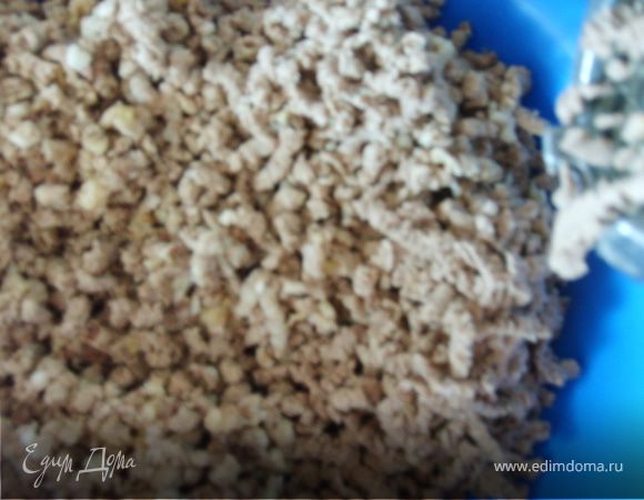 Для приготовления фарша, по отдельности отварить сердце, легкое, печень, затем все эти продукты пропустить через мясорубку.