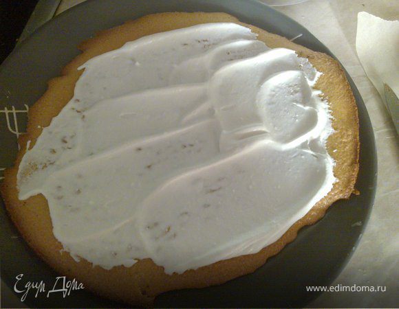 Бисквит промазываем кремом