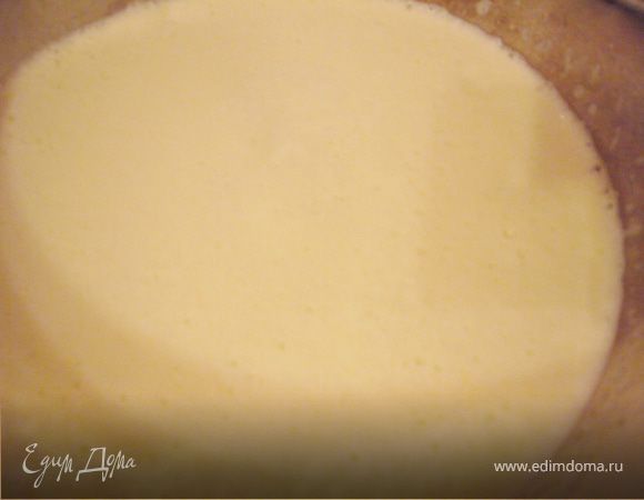  Духовку нагрей до 180 г.
 Яйца взбить,добавляй постепенно сахар.Взбивай до полного растворения сахара.Добавь йогурт,и мягкое сливочное масло.