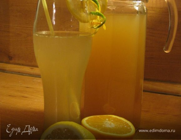 И что бы придать финальный штрих – полученный напиток разбавляем в пропорции 1:1 газированной минералкой (хотя пропорция тоже на любителя), украшаем какими-нибудь коктейльными фенечками и можно подавать 