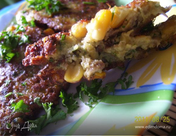 Жарить в хорошо прогретом оливковом масле, опуская по 1 ст.л. теста. Лепешки должны быть хорошо зажарены. Присыпать мятой (у меня была петрушка, тоже неплохо).