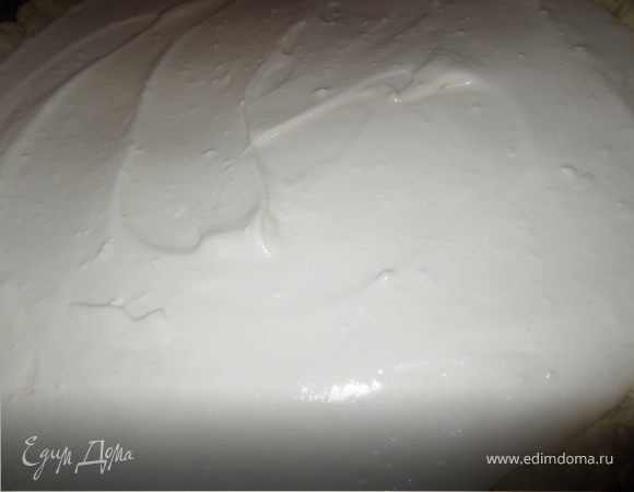 Сметану, творог, сахар хорошо перемешать.
Добавить крахмал.