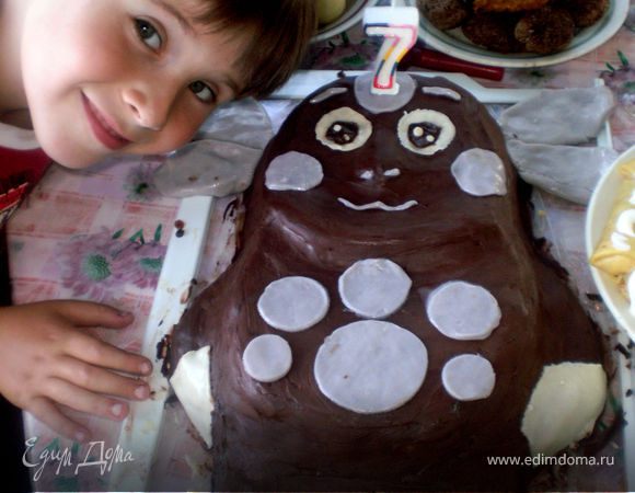 Ну и фото счастливого именинника с тортом...

И во лбу свеча горит... почти как в сказке у Пушкина))