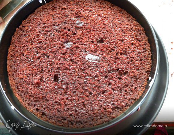 В разйомную форму заключить 1 корж