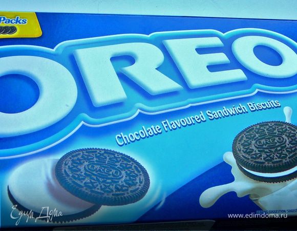 Печенье "Орео"разобрать на половинки,очистить от крема,соеденяющего их.
