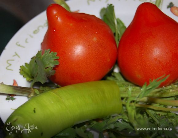 Все очень просто. Все вымыли, взяли мясорубку и прокручиваем все подряд. Затем солим, можно поперчить, добавляем немного сахара и НЕ КИПЯТИМ! Наполняем банки и убираем в холодильник. Приятного аппетита!