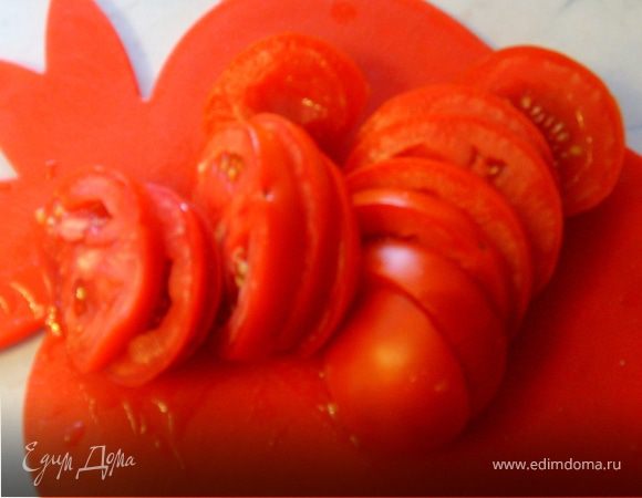 Помидоры нарезать кружочками