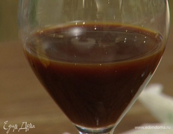 Добавить в бокал виски.