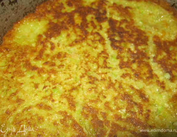 Поджарить с обоих сторон на небольшом огне продолжительное время(чтоб хорошо про готовились).