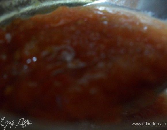 Помидоры измельчить в блендере.