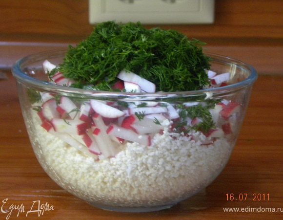 Тщательно смешать все ингредиенты. Салат можно оставить не заправленным (в оригинале) либо заправить сметанкой. Приятного аппетита!