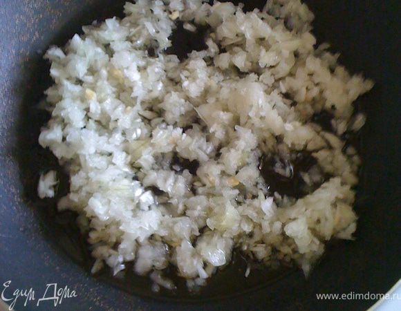 Обжариваем на оливковом масле до румянца.