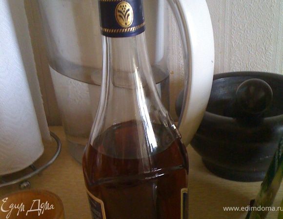 за 5 минут до готовности добавляем 2 ст. ложки конька, 2 ст. ложки соевого соуса. Даем выпариться алкоголю.