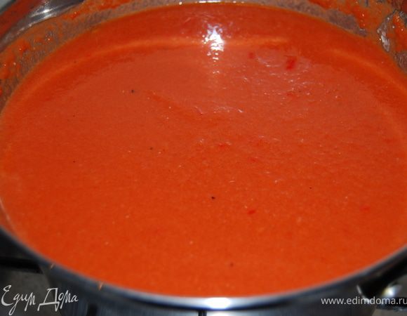 Когда все овощи измельчены в крем-суп, добавить в кастрюльку по вкусу соль, перец, табаско, бальзамический уксус и отправить на пару часиков в холодильник.

Подавать можно с мелко нарезанными огурцами, перчиками и другими овощами, которые Вам нравятся, а так же хорошо сочетается с маленькими сухариками и креветками!