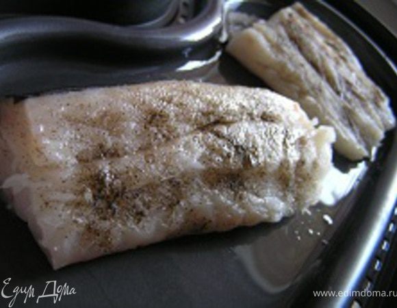 Рыбу разрезать на порционные куски, посолить, поперчить, готовить в пароварке 6-8 минут. Если у Вас нет пароварки, то можно просто обжарить с двух сторон на растительном масле.