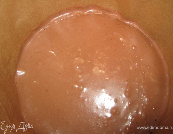 Теперь нужно немного подождать, пока коричневое и белое желе подзастынут, станут как кисель..
Можно поставить в холодильник на 5 минут +-3 минуты.