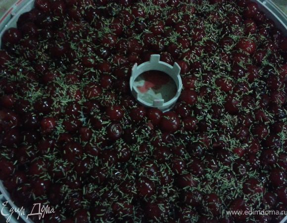 Просто густо посыпаем.