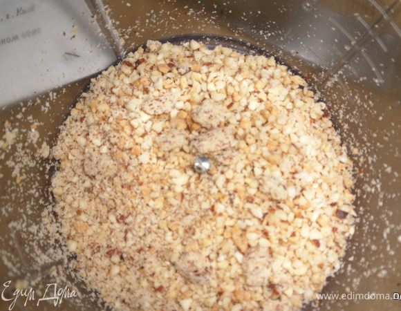 Измельчить орехи