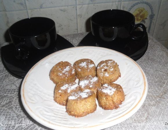 Поместить рулеты в холодильник на 15-20 минут.Нарезать рулеты ломтиками и разложить на противень, застеленный пергаментом.
Выпекать 20-30 минут при 180-200 градусах.
Приятного аппетита!