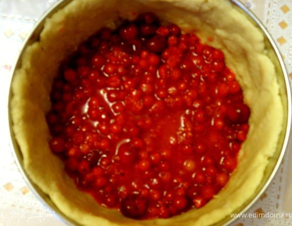 укладываем почтиваренье (здесь не "очепятка" пишется слитно уже не свежая смородина, но еще и не варенье))) 