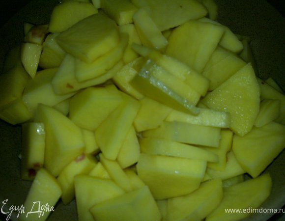 Нарезаем картошку