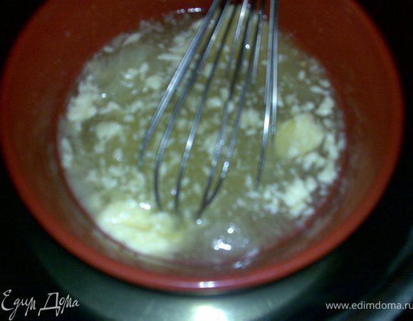 Затем добавить масло и поставить на водяную баню